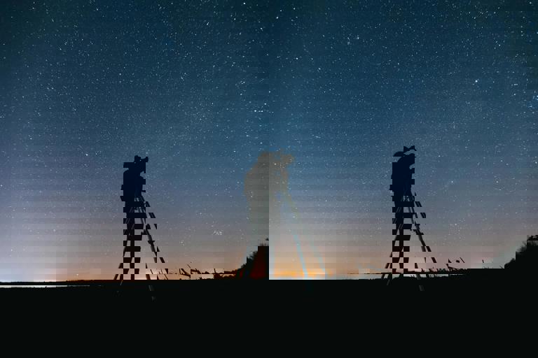 Midnight Astronomy Watch Gathers Stargazers for Rare Celestial Display in Local Park